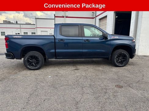 Used 2019 Chevrolet Silverado 1500 LT Trail Boss w/ Convenience Package AWD/4WD image 2