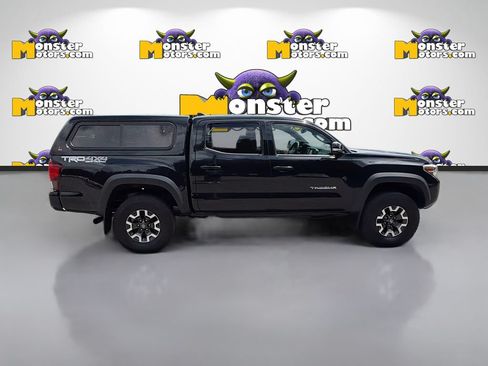 Used 2018 Toyota Tacoma TRD Off-Road AWD/4WD image 4