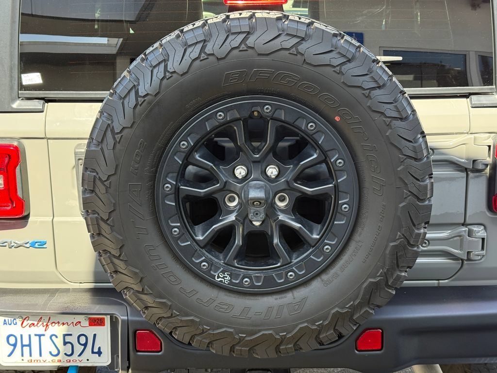 Used 2023 Jeep Wrangler Unlimited Rubicon 4xe AWD/4WD image 13