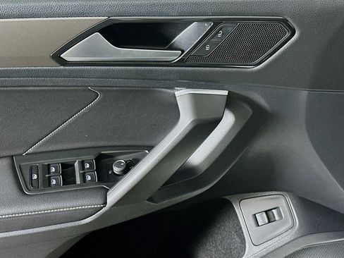 Used 2022 Volkswagen Tiguan SE image 15