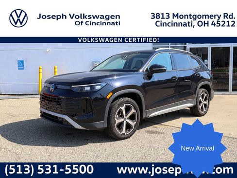 Used 2025 Volkswagen Tiguan SE AWD/4WD image 1