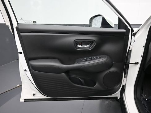 Certified 2025 Honda HR-V LX image 30