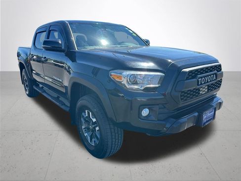 Used 2018 Toyota Tacoma TRD Off-Road AWD/4WD image 5