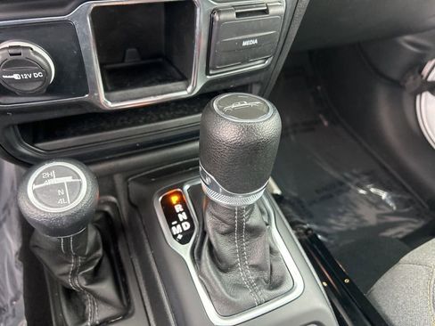 Certified 2024 Jeep Gladiator Sport image 14