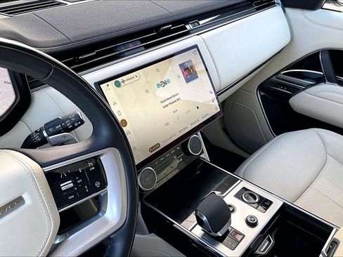 Used 2023 Land Rover Range Rover Long Wheelbase SE image 32