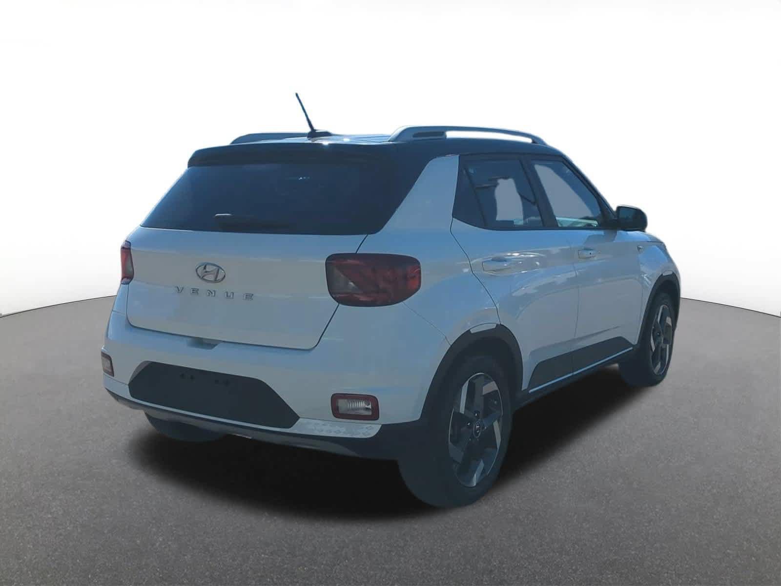 Used 2023 Hyundai Venue Limited FWD image 6
