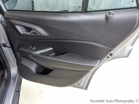 Used 2025 Chevrolet Trax LT FWD image 21