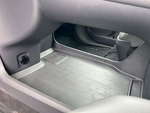 Used 2021 Toyota Sienna XLE image 23