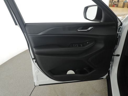 New 2025 Jeep Grand Cherokee Laredo w/ MOPAR Finishing Package image 18