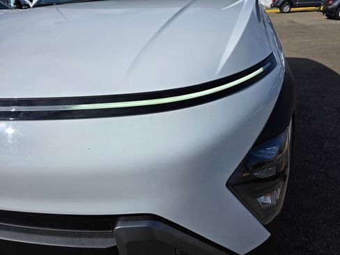 Used 2025 Hyundai Kona SEL image 4