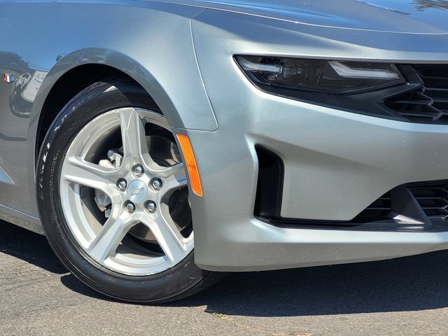 Used 2023 Chevrolet Camaro LT RWD image 4
