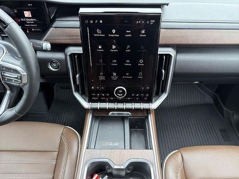 Used 2026 GMC Acadia Denali Ultimate w/ LPO, Floor Liner Package AWD/4WD image 19