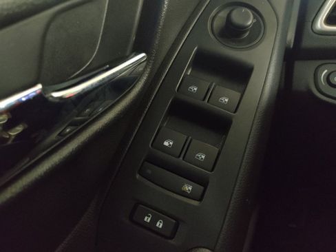 Used 2020 Chevrolet Trax LT w/ LT Convenience Package FWD image 27