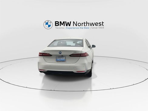 Used 2026 BMW i5 eDrive40 image 2