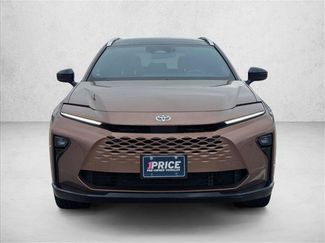 Used 2025 Toyota Crown Signia w/ Advanced Technology Package video 2