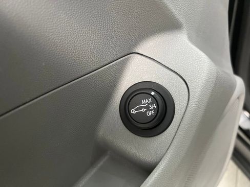 Used 2024 GMC Terrain SLT image 13