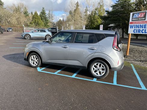 Used 2023 Kia Soul LX w/ Option Group 015 image 3