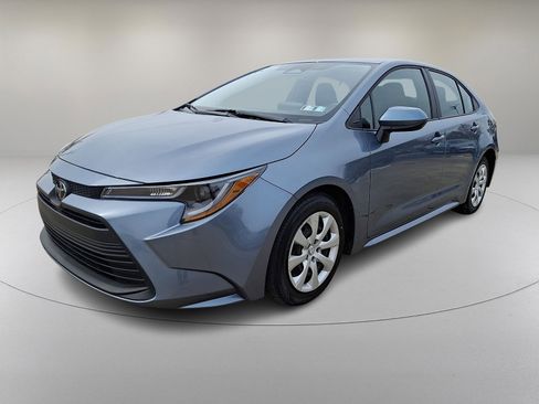 Used 2025 Toyota Corolla LE image 5