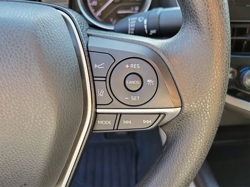 Used 2021 Toyota Camry LE image 20