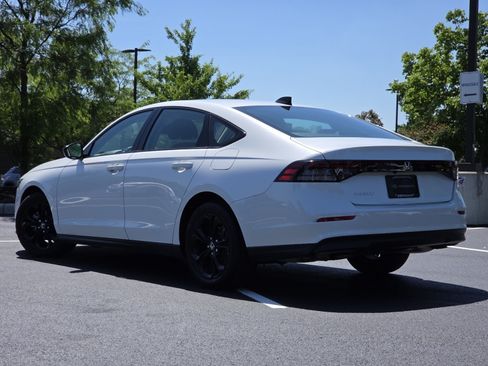 Certified 2025 Honda Accord SE image 18