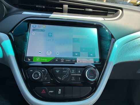 Used 2021 Chevrolet Bolt Premier w/ Infotainment Package FWD image 30