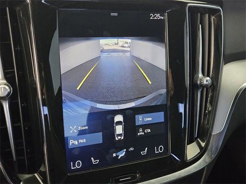 Used 2019 Volvo S60 T5 R-Design image 24