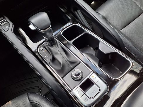 Used 2024 Kia Telluride EX w/ EX Captain's Chair Package image 27