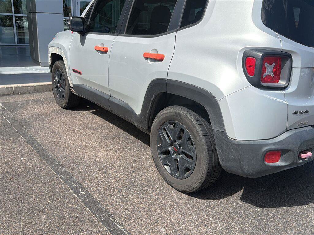 Used 2018 Jeep Renegade Trailhawk w/ Popular Equipment Group AWD/4WD image 5
