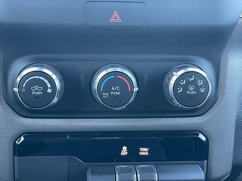 Used 2022 RAM 1500 Big Horn AWD/4WD image 36