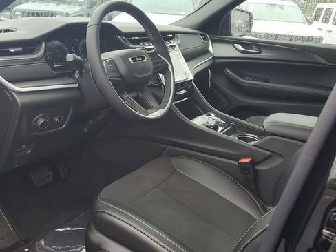 New 2025 Jeep Grand Cherokee Altitude image 19