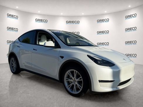 Used 2023 Tesla Model Y Long Range AWD/4WD image 1