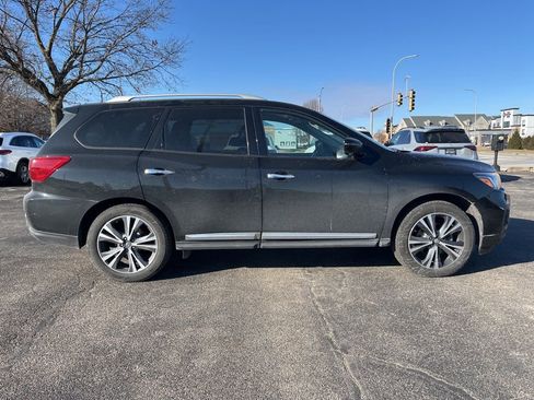 Used 2020 Nissan Pathfinder Platinum image 7