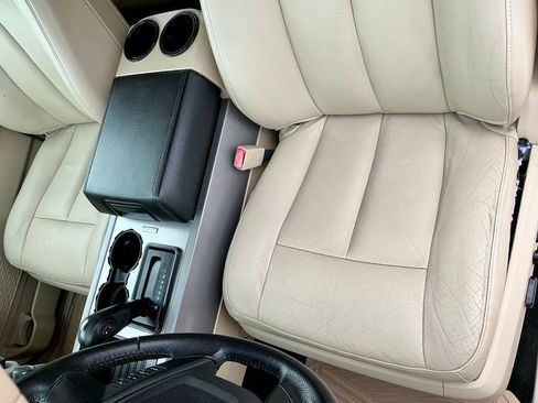 Used 2017 Ford Expedition EL XLT w/ Equipment Group 201A AWD/4WD image 39