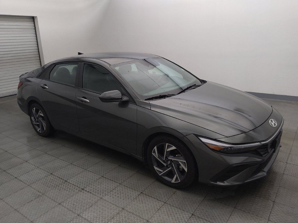 Used 2025 Hyundai Elantra Sport FWD image 11