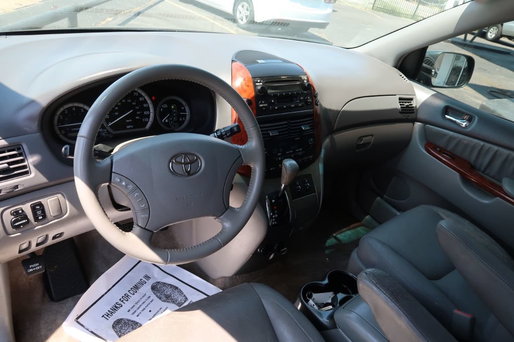 Used 2005 Toyota Sienna XLE FWD image 6
