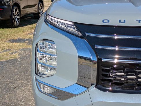 New 2026 Mitsubishi Outlander SE image 9