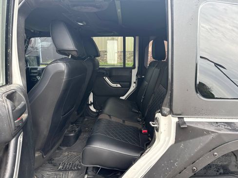 Used 2012 Jeep Wrangler Unlimited Sahara w/ Dual Top Group AWD/4WD image 15