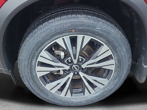 Used 2022 Nissan Rogue SV w/ SV Premium Package image 26