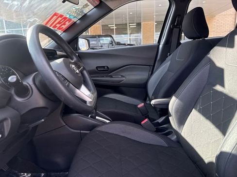 Used 2020 Nissan Kicks S image 8