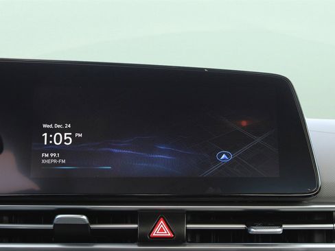 Used 2025 Hyundai Elantra SEL image 18