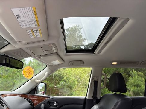 Used 2019 INFINITI QX80 Luxe w/ All-Season Package RWD image 7