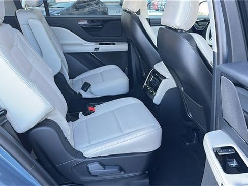 New 2026 Lincoln Aviator Premiere image 9