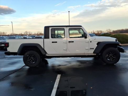 New 2026 Jeep Gladiator Sport image 17