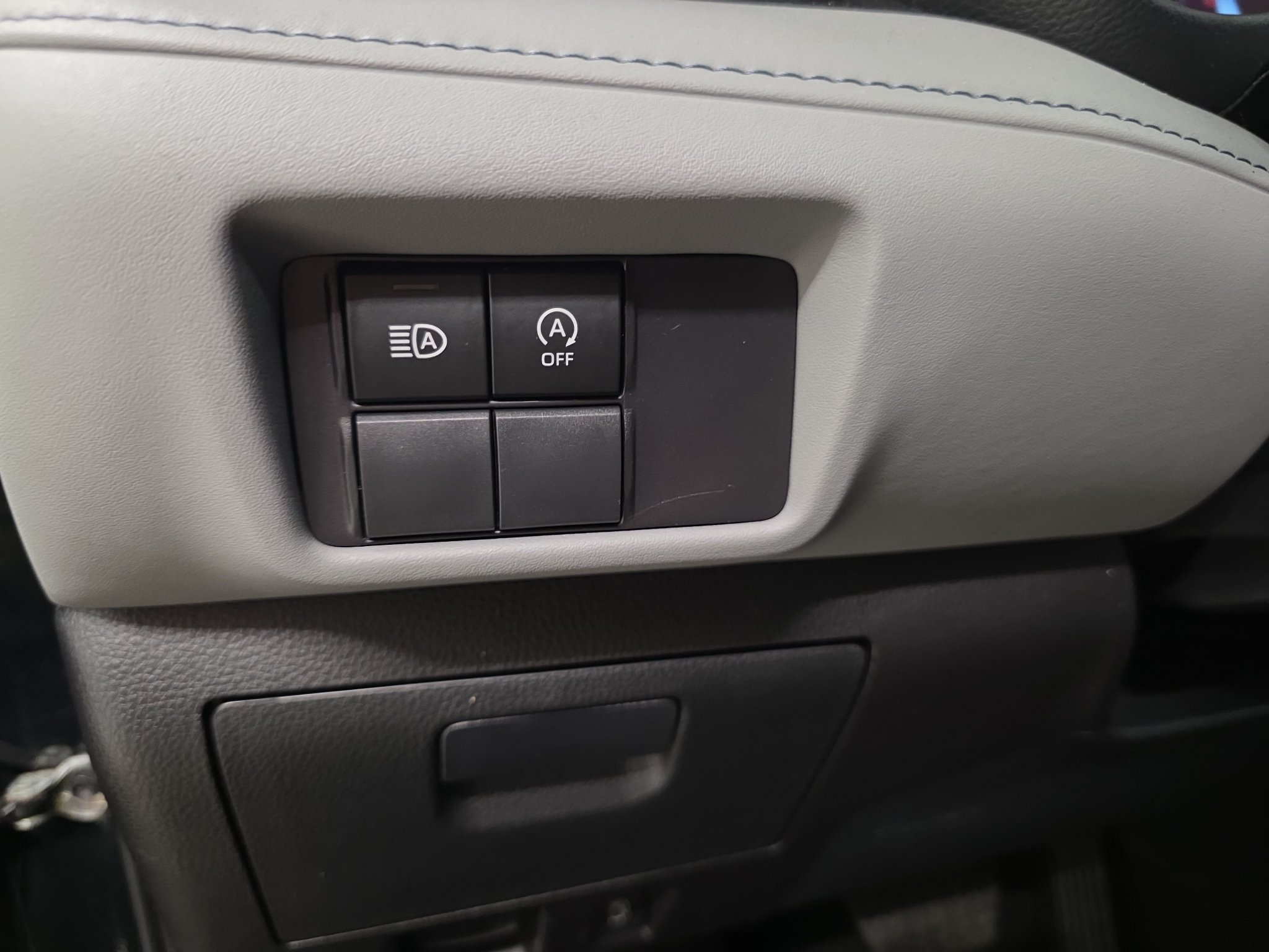 Used 2023 Toyota Highlander L AWD/4WD image 19