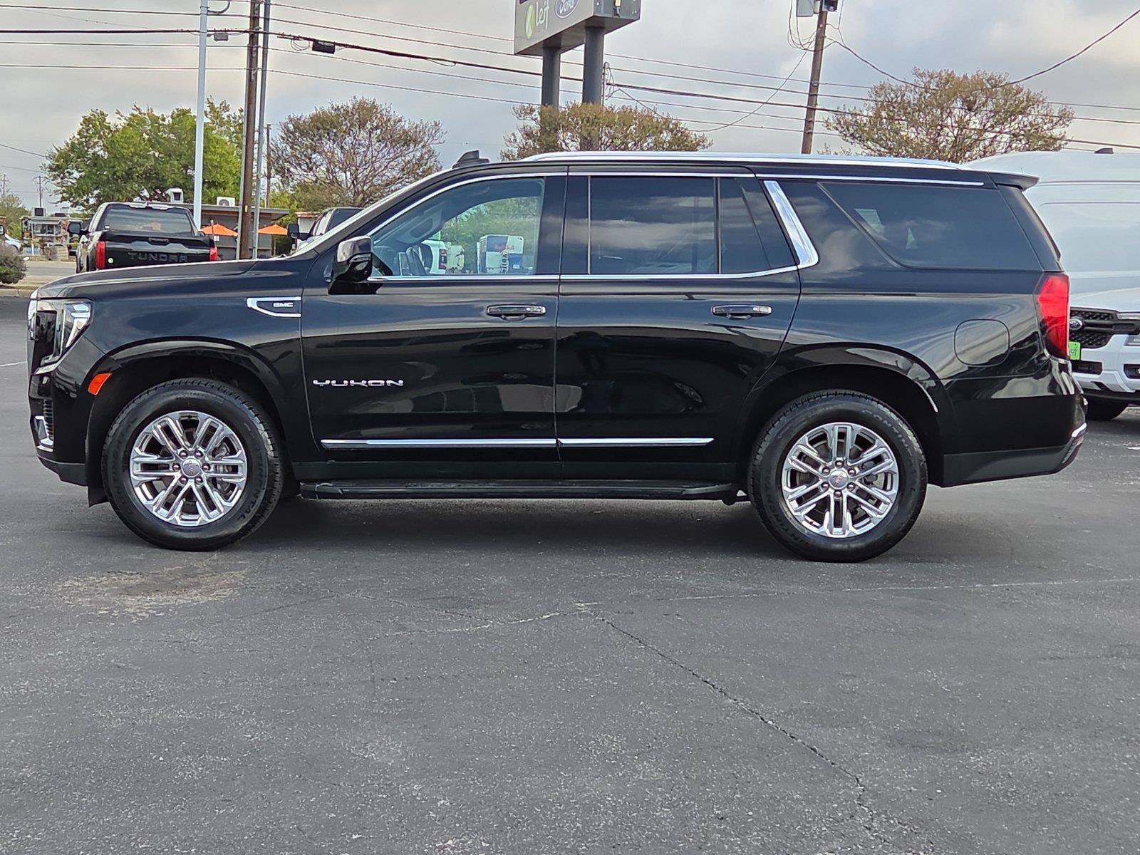 Used 2021 GMC Yukon SLT w/ SLT Premium Package AWD/4WD image 4