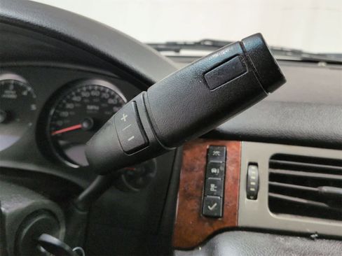 Used 2011 Chevrolet Suburban LT image 32