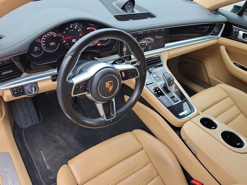 Used 2018 Porsche Panamera image 8