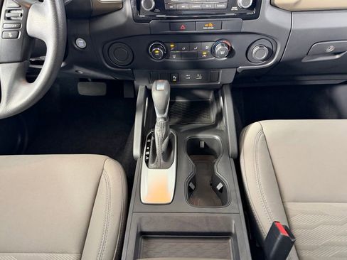 Used 2022 Nissan Frontier SV w/ Technology Package image 17