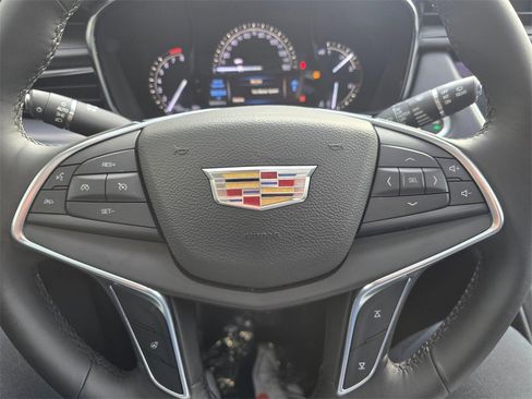 Used 2017 Cadillac XT5 Luxury image 24