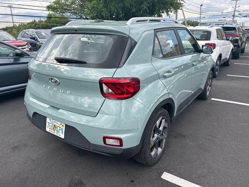 Used 2025 Hyundai Venue SEL FWD image 3